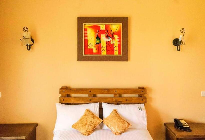 هتل Mountains Of The Moon