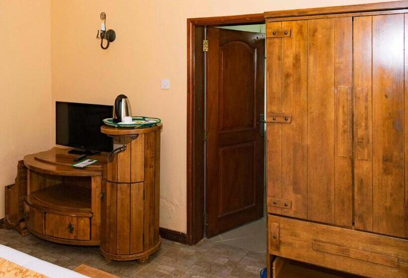 هتل Mountains Of The Moon