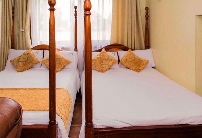 هتل Mountains Of The Moon