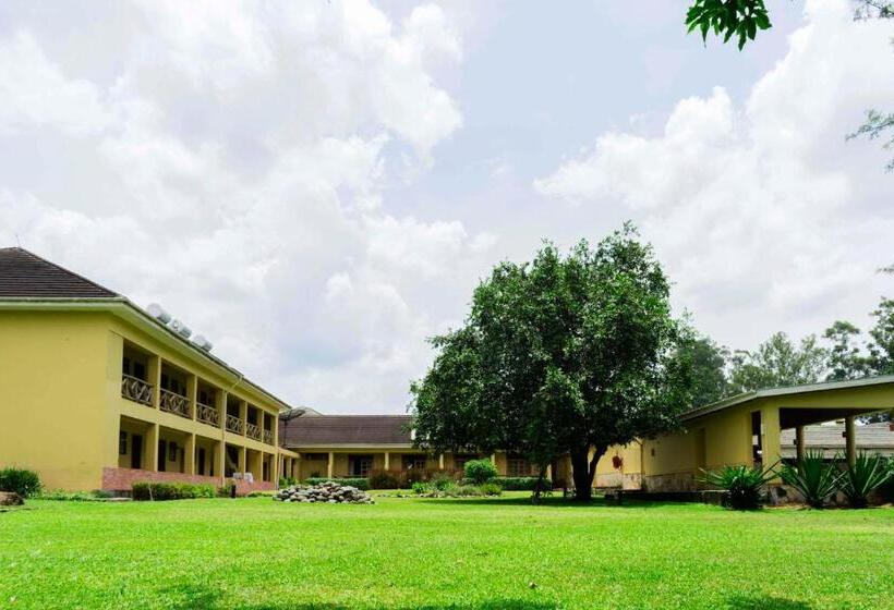 هتل Mountains Of The Moon