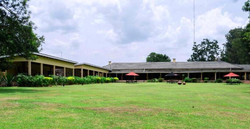 هتل Mountains Of The Moon