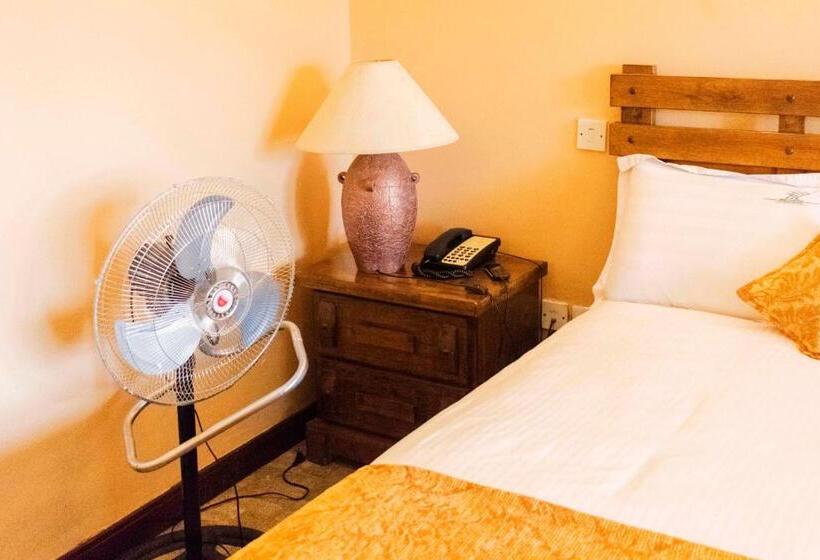 هتل Mountains Of The Moon