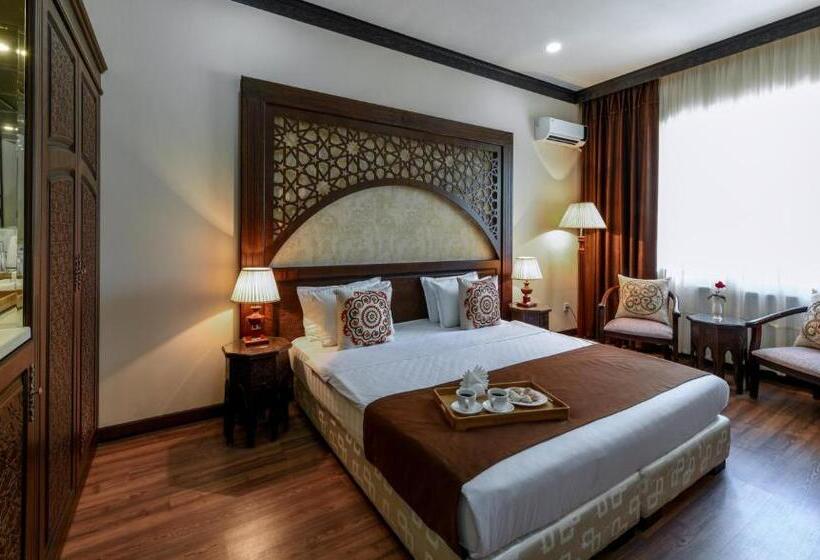 فندق Orient Star