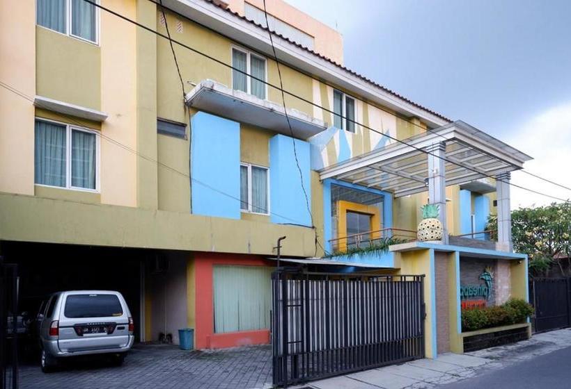 ホテル Pineapple Mansion Solo Mitra Reddoorz Near Rs Jih Solo