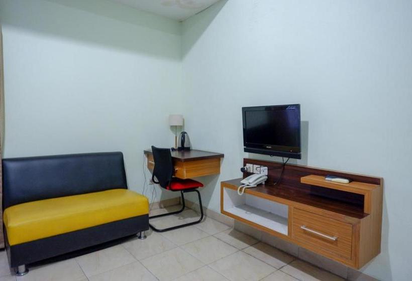 ホテル Pineapple Mansion Solo Mitra Reddoorz Near Rs Jih Solo