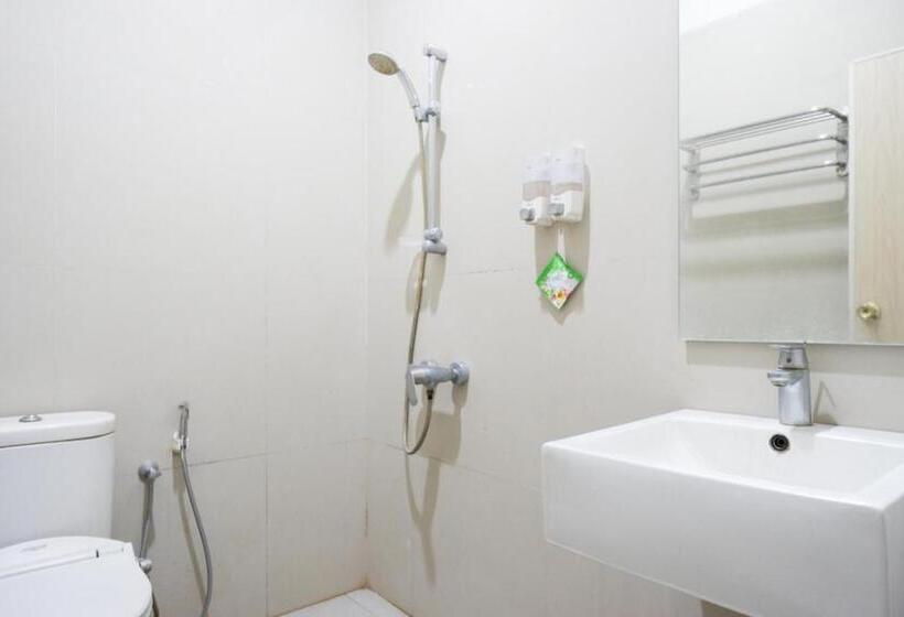 호텔 Pineapple Mansion Solo Mitra Reddoorz Near Rs Jih Solo