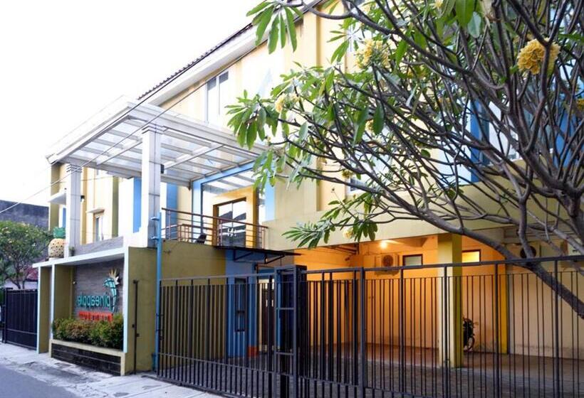 ホテル Pineapple Mansion Solo Mitra Reddoorz Near Rs Jih Solo