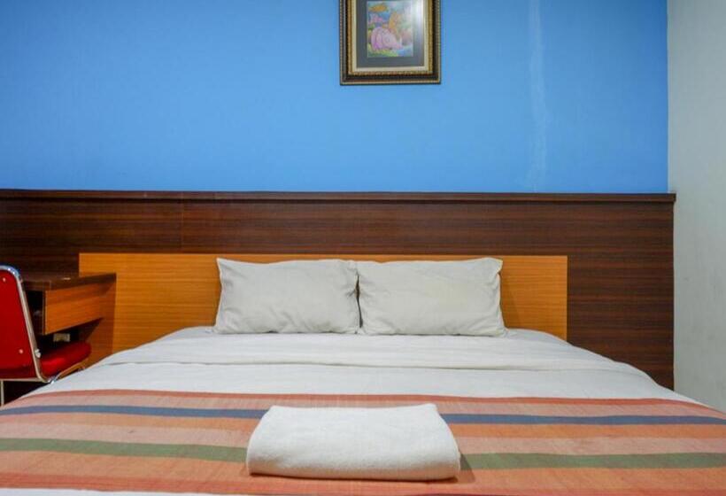 호텔 Pineapple Mansion Solo Mitra Reddoorz Near Rs Jih Solo