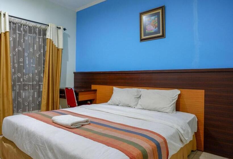 호텔 Pineapple Mansion Solo Mitra Reddoorz Near Rs Jih Solo