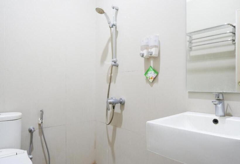 호텔 Pineapple Mansion Solo Mitra Reddoorz Near Rs Jih Solo