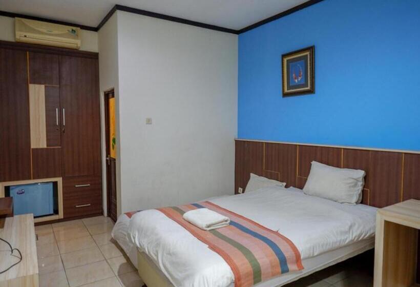 ホテル Pineapple Mansion Solo Mitra Reddoorz Near Rs Jih Solo