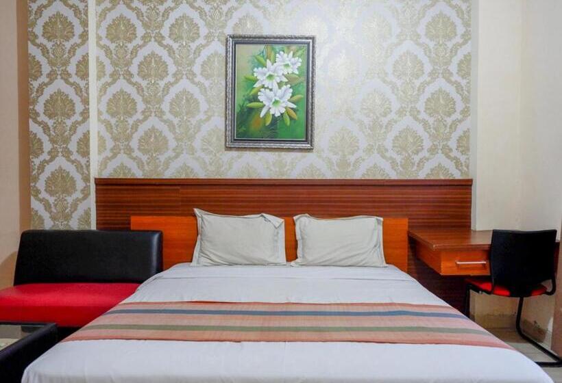 ホテル Pineapple Mansion Solo Mitra Reddoorz Near Rs Jih Solo