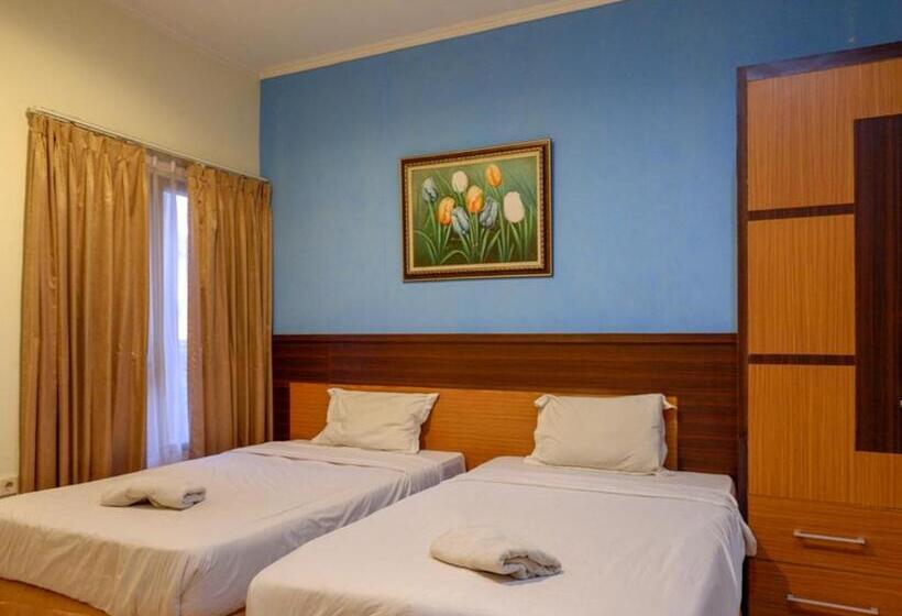 호텔 Pineapple Mansion Solo Mitra Reddoorz Near Rs Jih Solo