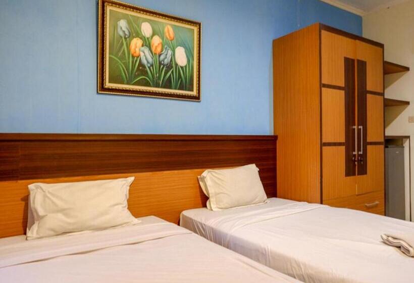 호텔 Pineapple Mansion Solo Mitra Reddoorz Near Rs Jih Solo