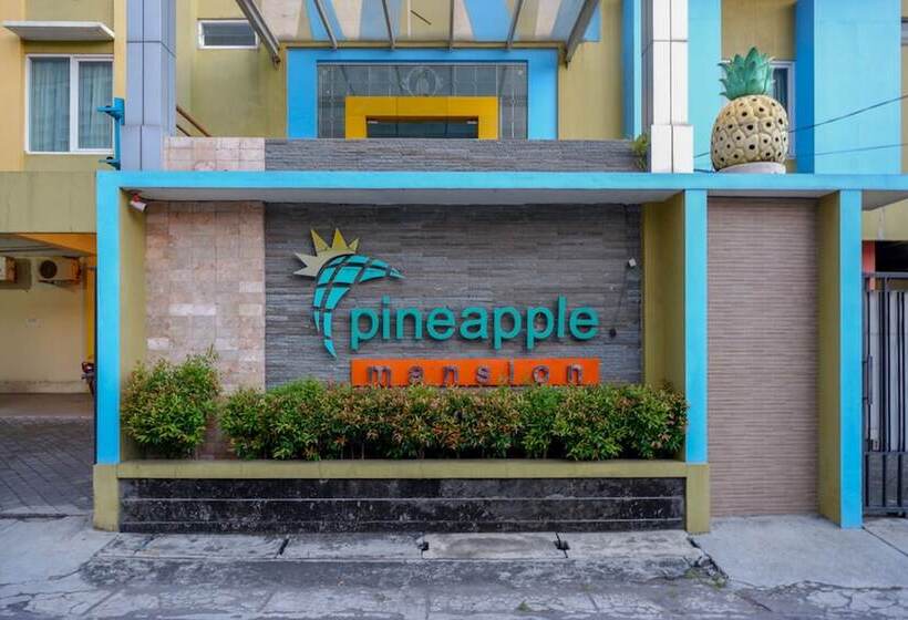 Отель Pineapple Mansion Solo Mitra Reddoorz Near Rs Jih Solo