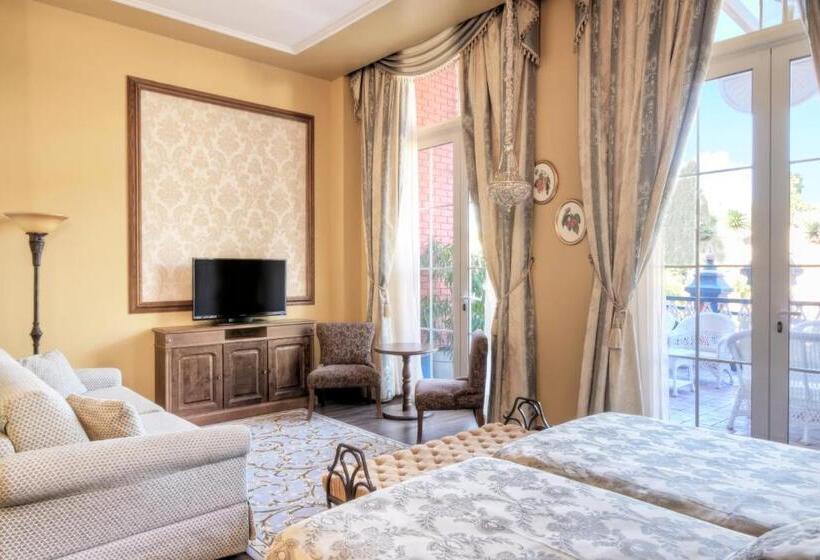 هتل Mansion de Lucy  Includes Portaventura Park & Ferrari Land Tickets