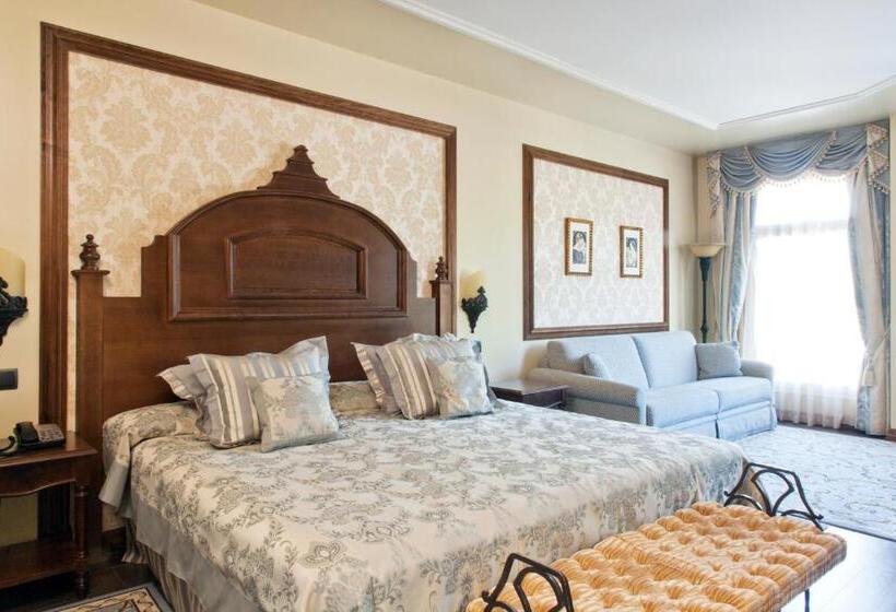 هتل Mansion de Lucy  Includes Portaventura Park & Ferrari Land Tickets