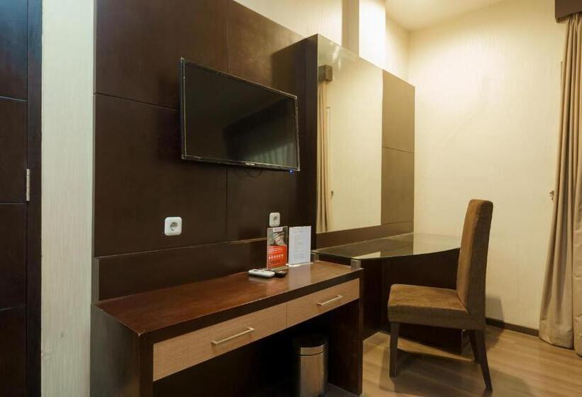 Отель Reddoorz @ Cikarang 2