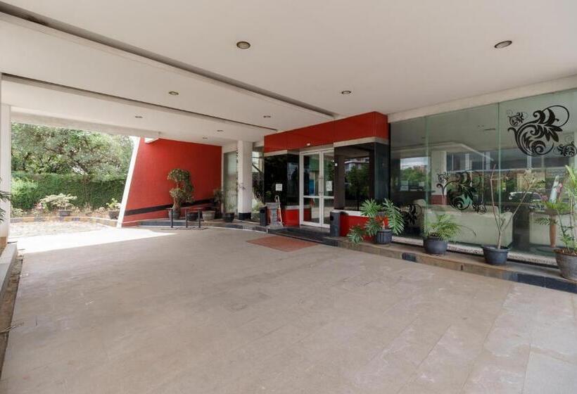 Отель Reddoorz @ Cikarang 2