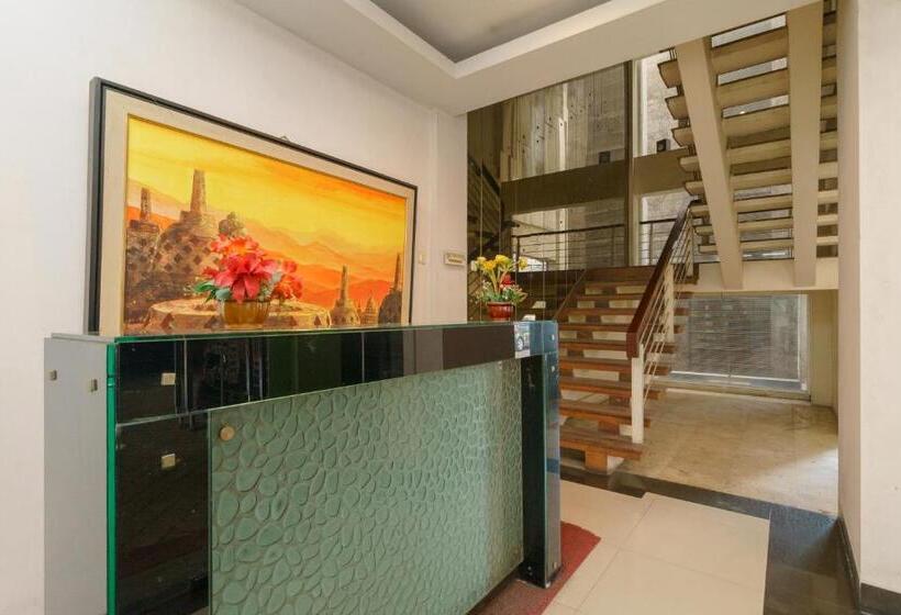 Отель Reddoorz @ Cikarang 2