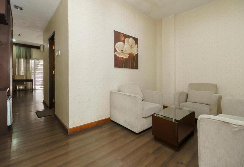 Отель Reddoorz @ Cikarang 2