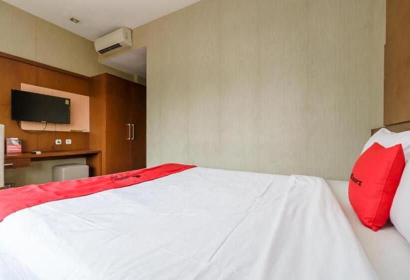 Отель Reddoorz @ Cikarang 2