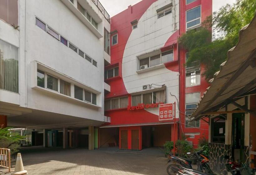 Отель Reddoorz @ Cikarang 2