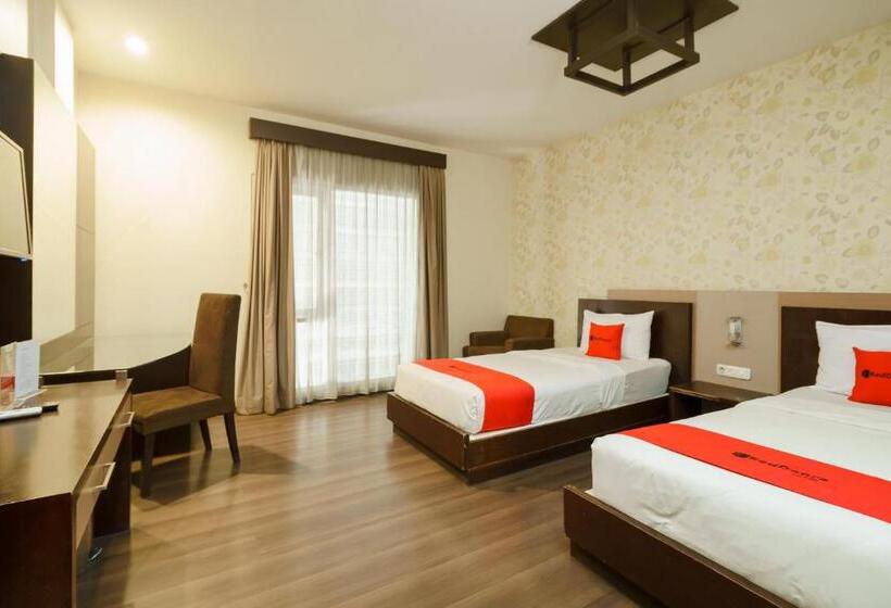 Отель Reddoorz @ Cikarang 2