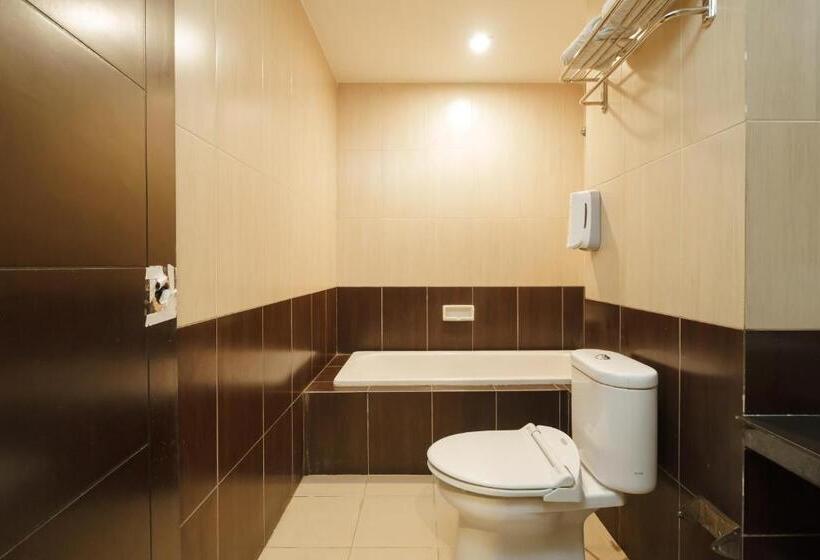 Отель Reddoorz @ Cikarang 2