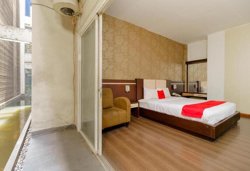 Отель Reddoorz @ Cikarang 2