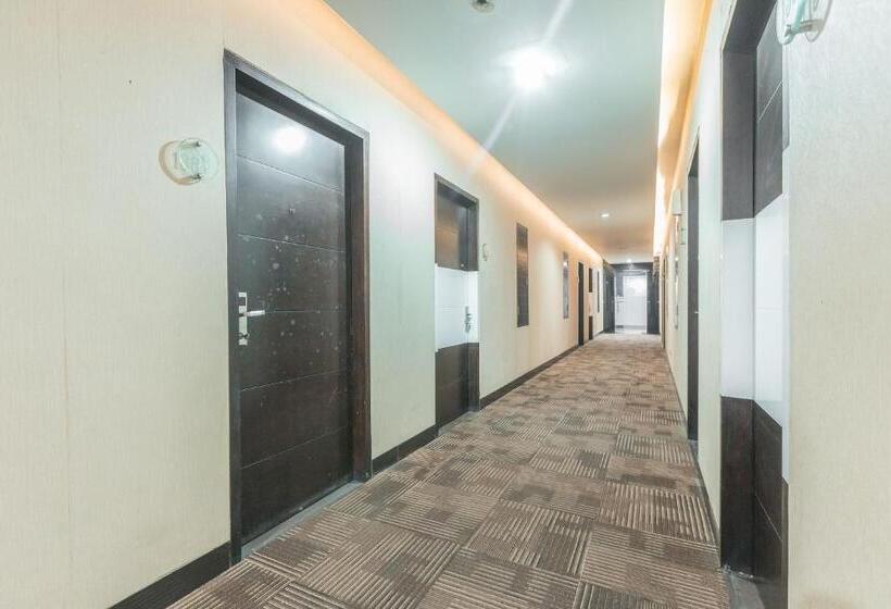 Отель Reddoorz @ Cikarang 2