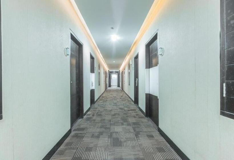 Отель Reddoorz @ Cikarang 2