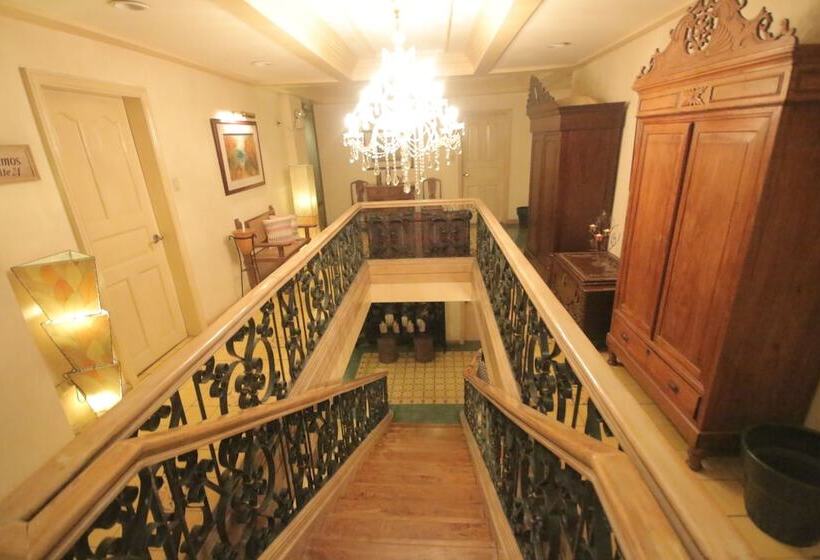 هتل Roxas President S Inn