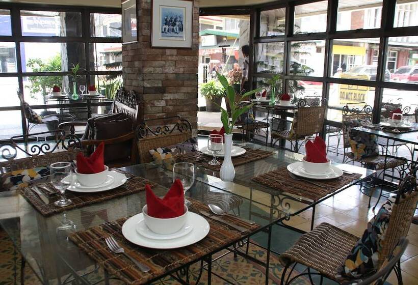 فندق Roxas President S Inn