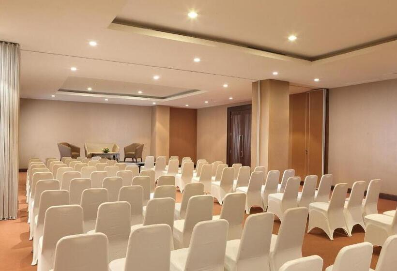 Отель Santika Premiere Bintaro