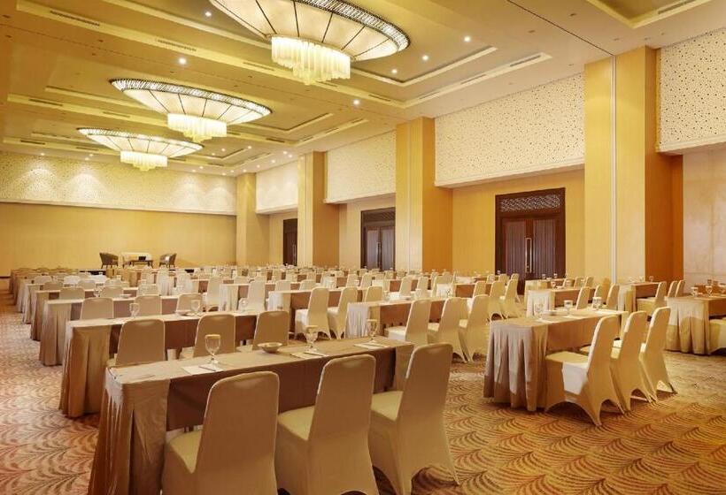 Отель Santika Premiere Bintaro