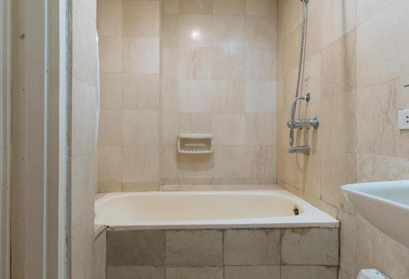 בית מלון כפרי Sunette Tower Makati