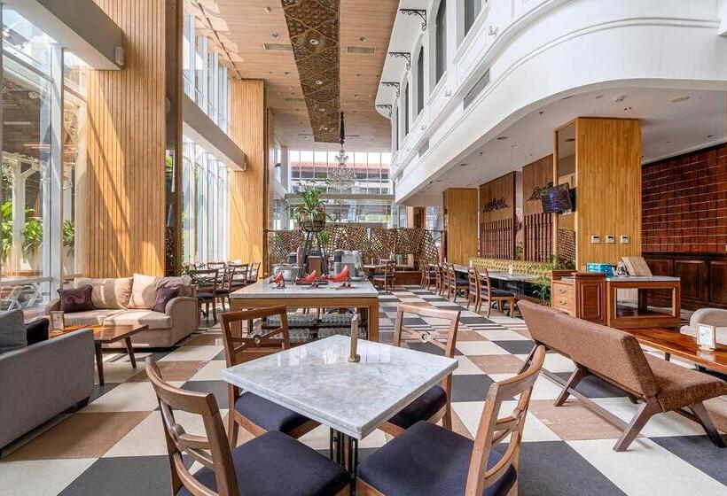 호텔 The 1o1 Yogyakarta Tugu