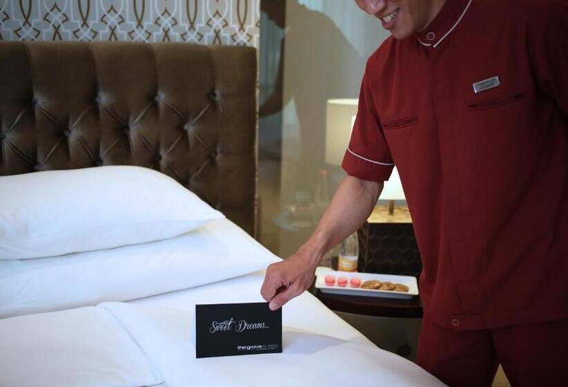 호텔 The Grove Suites By Grand Aston