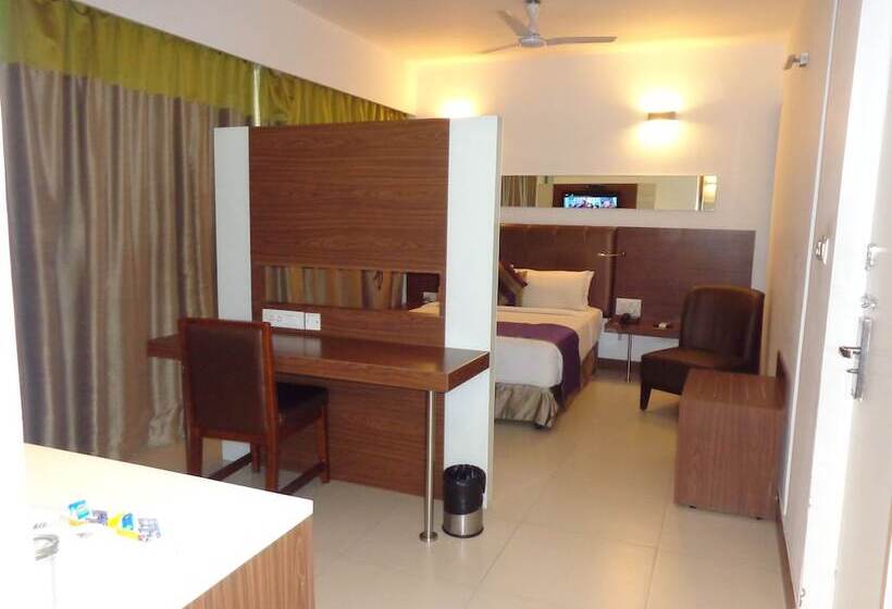 Отель The Urban