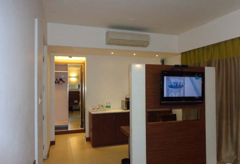 Отель The Urban