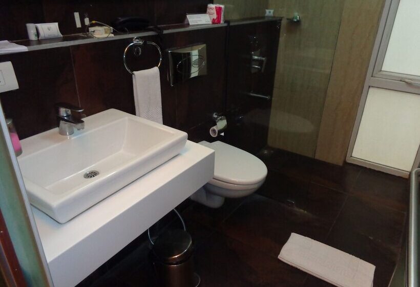 Отель The Urban