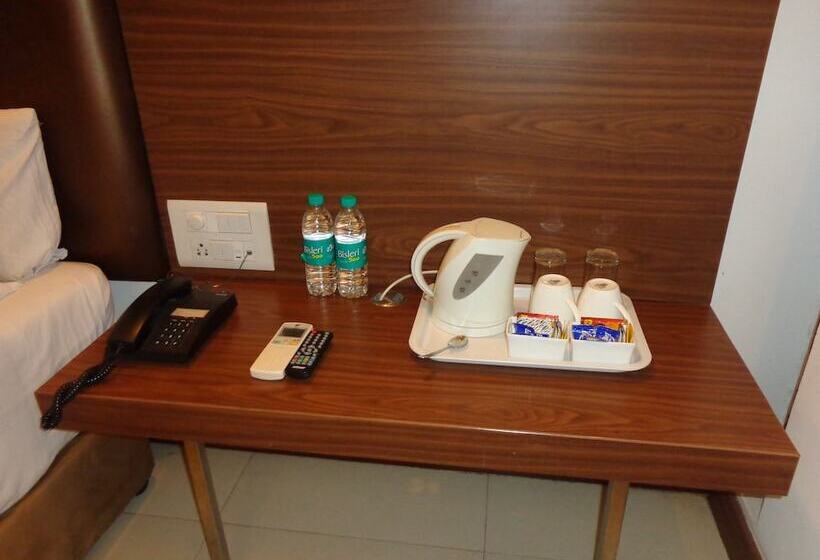 Отель The Urban