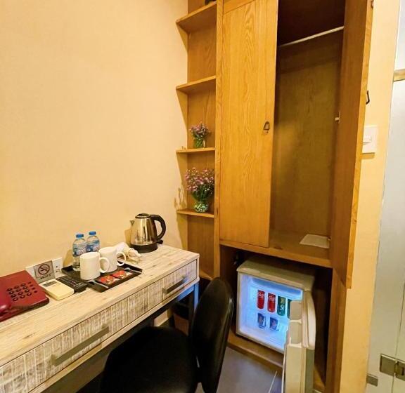 Ipeace Hotel   Bùi Viện Walking Street