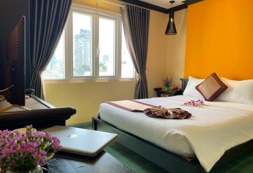 Ipeace Hotel   Bùi Viện Walking Street