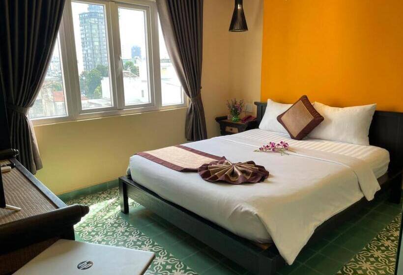 Ipeace Hotel   Bùi Viện Walking Street