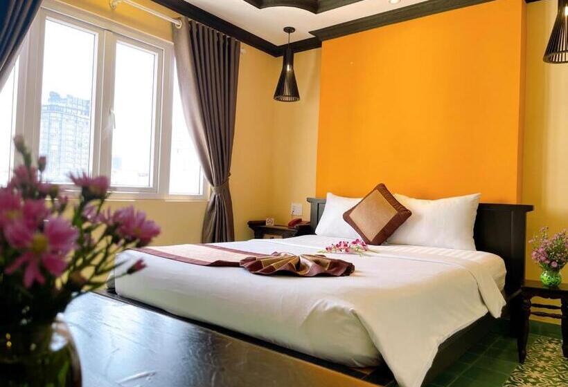 Ipeace Hotel   Bùi Viện Walking Street