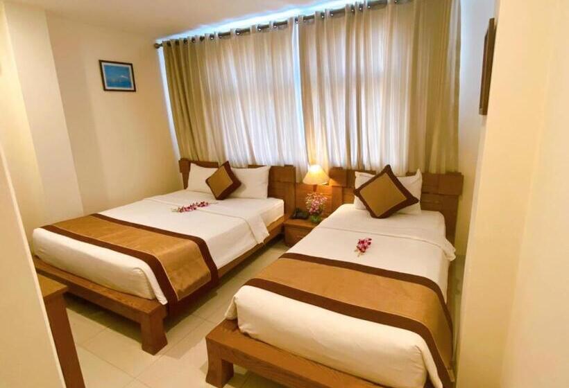 Ipeace Hotel   Bùi Viện Walking Street