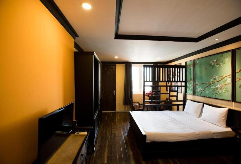 Ipeace Hotel   Bùi Viện Walking Street