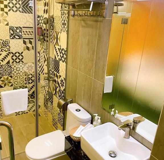 Ipeace Hotel   Bùi Viện Walking Street